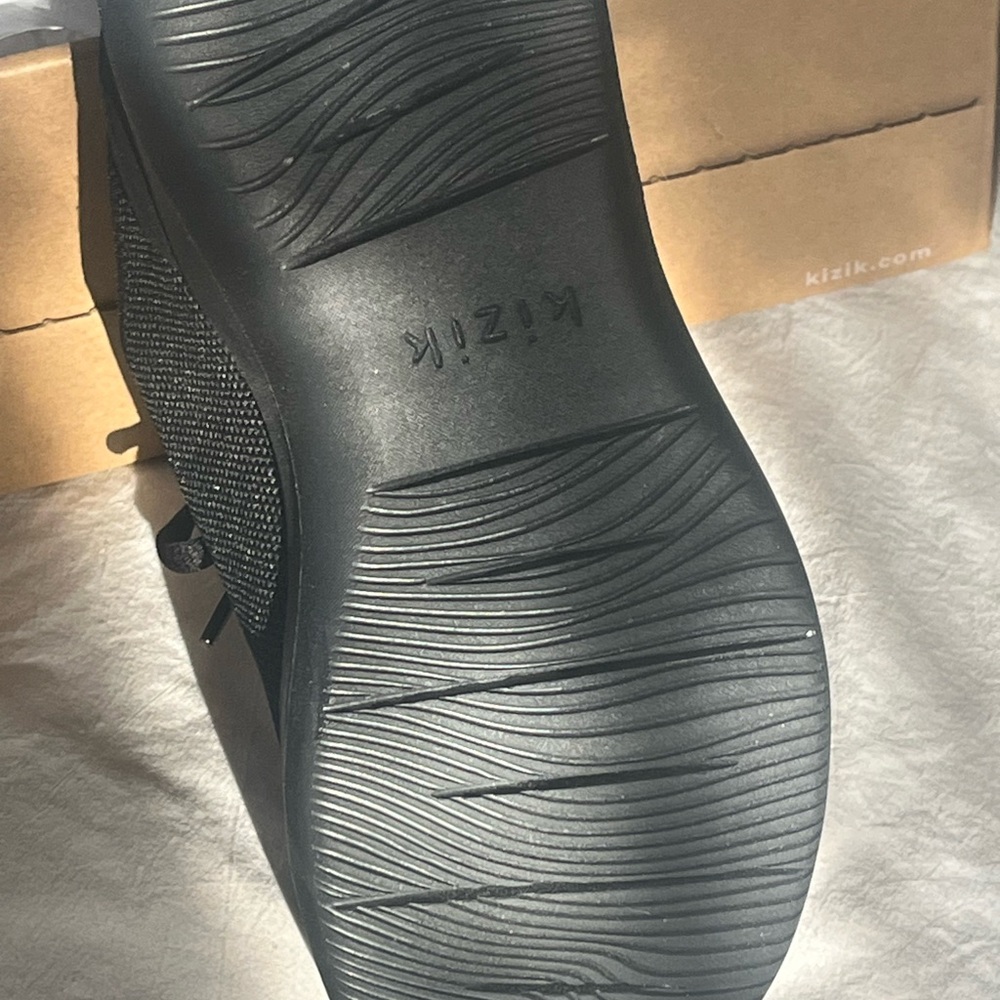 Kizik Women's Black Slip-On Athletic Shoes - Picture 10 of 10